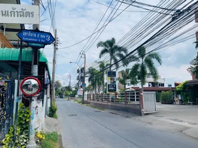 มิลเลี่ยนแนร์แมนชั่น