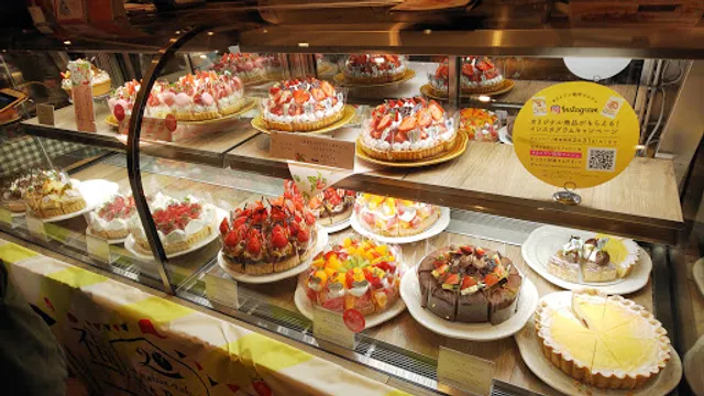 La Maison ensoleille table