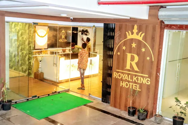 FabHotel Royal king - Hotel in Nana Chiloda, Ahmedabad