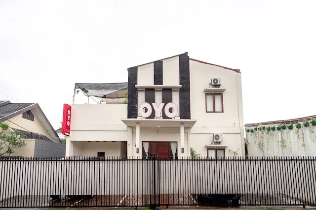 OYO 2076 Oxy Art Boarding House