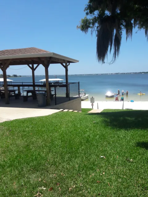 Lakeshore Resort Motel