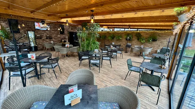 Friends' Café & Bar