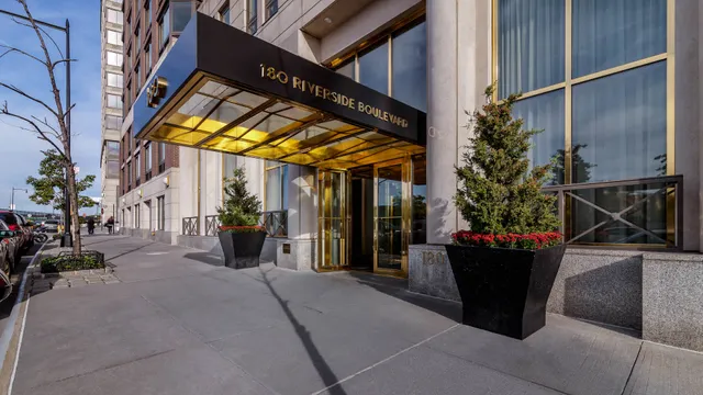 180 Riverside Boulevard Apartments