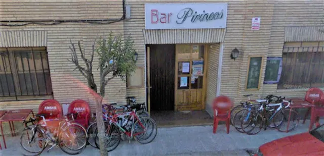 Bar Pirineos.