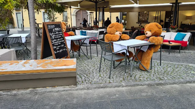 Martinez Cocktail & Food