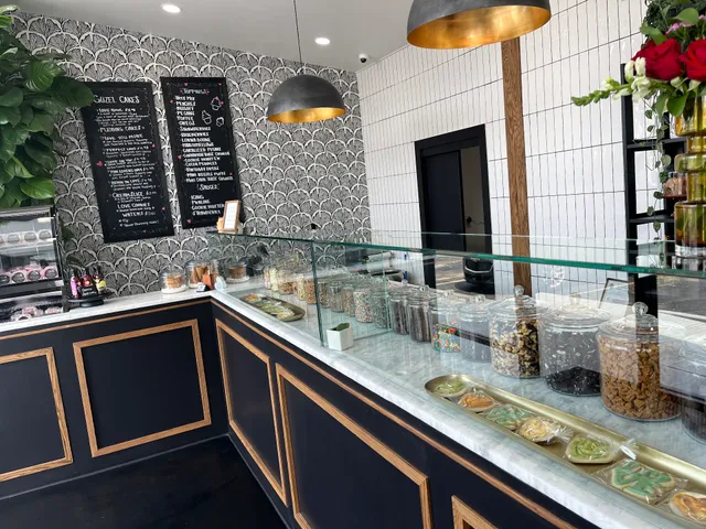 Güzel Cakes Gourmet Desserts