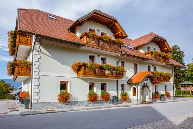 TÖRÖK - rooms, bistro & wellness