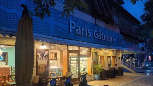 Paris Gateaux Cafe