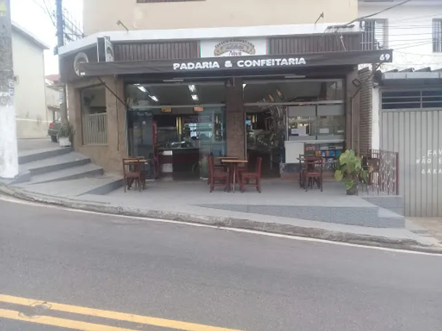 Padaria e Confeitaria Nova