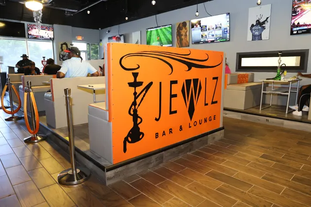 Jewlz Bar, Restaurant & Lounge