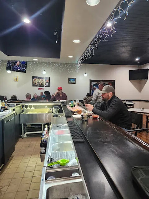 Mami's Café (Restaurant & Bar)