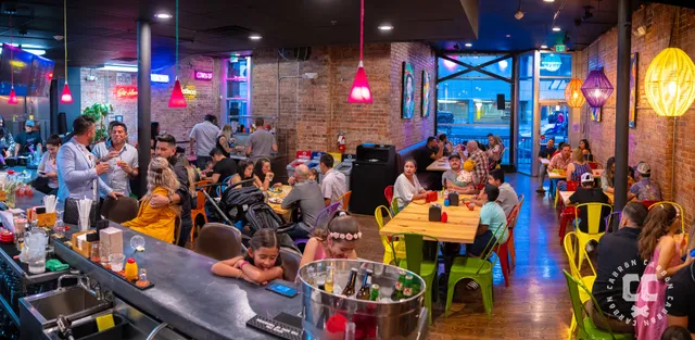 Carbón Carbón - Taquería & Galería