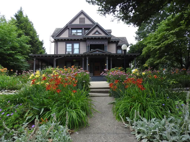 Champaign Garden Inn