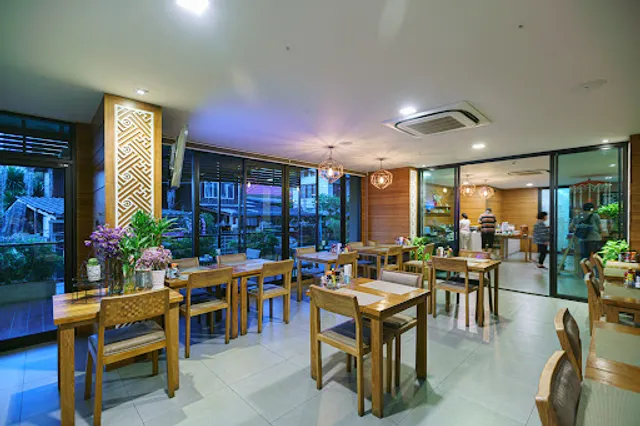 EatMor Cafe & Bistro