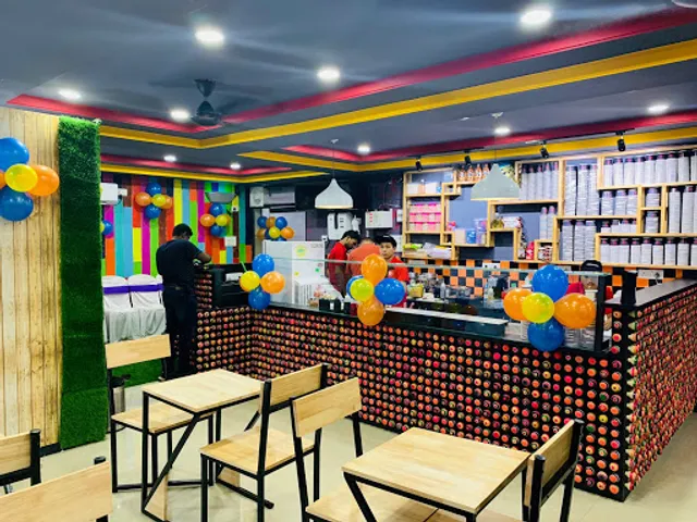 IceBreakers Gulbarga - Ice Cream Rolls, Stone Ice Cream, Ice Cream Jars, Waffles & Milkshakes