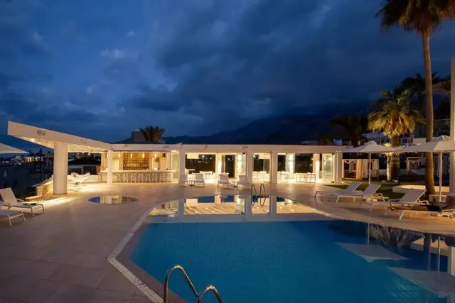 Akrogiali Beach Hotel