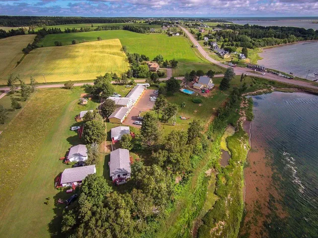 Pines Motel & Cottages (The)