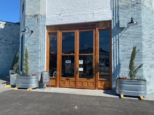 7th Street Salvage - Architectural Salvage Warehouse