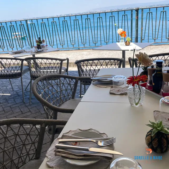 Sorelle a mare Ortigia