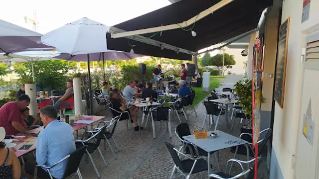 Café Happy Swallows