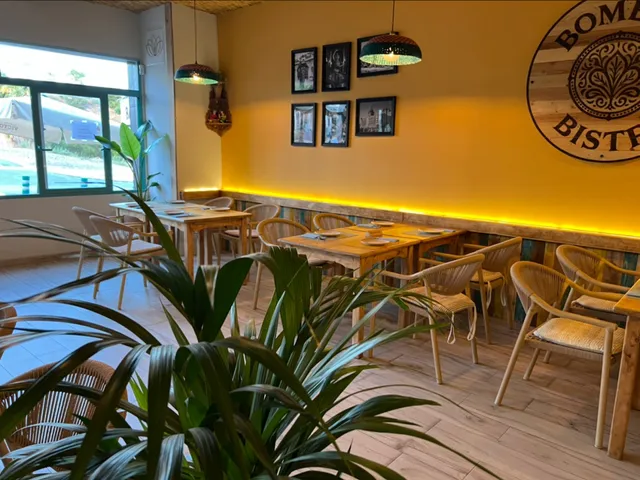 BOMBAY BISTRO RESTAURANTE & CAFE