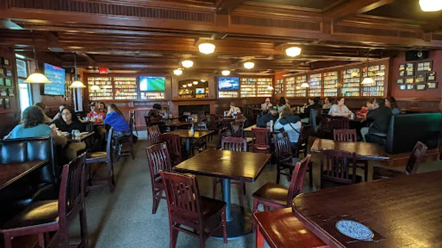 Hank's Bar and Pizza