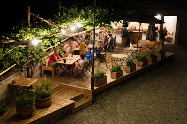 1477 Reichhalter Eat & Sleep