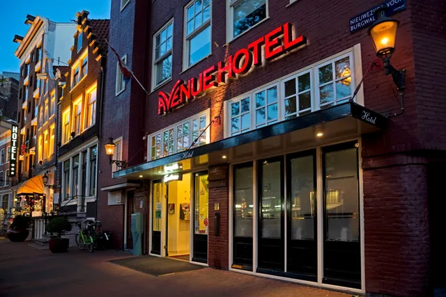 Avenue Hotel