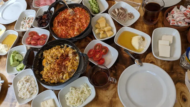 KAYISI MANTI EV YEMEKLERİ KAHVALTI SALONU