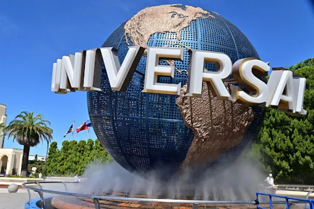 Universal Globe