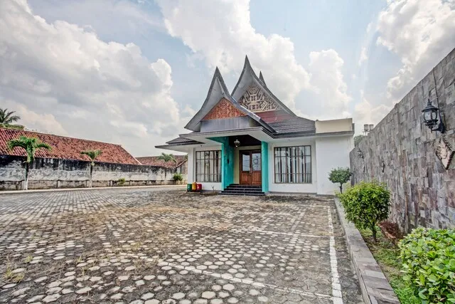 OYO 90947 Hotel Sarbini