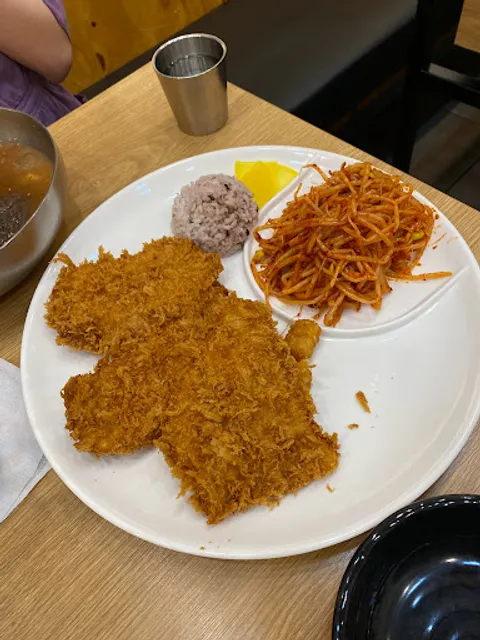 매콩돈까스와냉면