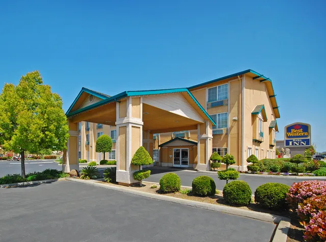 Best Western Plus Rama Inn & Suites