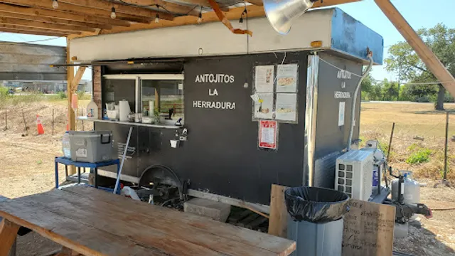 Antojitos La Herradura