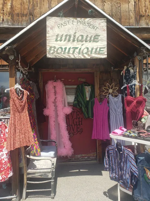 Unique Boutique-Viviane's Vintage & Vogue