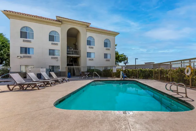 Comfort Inn & Suites Phoenix North - Deer Valley