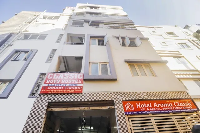 Hotel O Aroma Classic Near Nampally Railway station