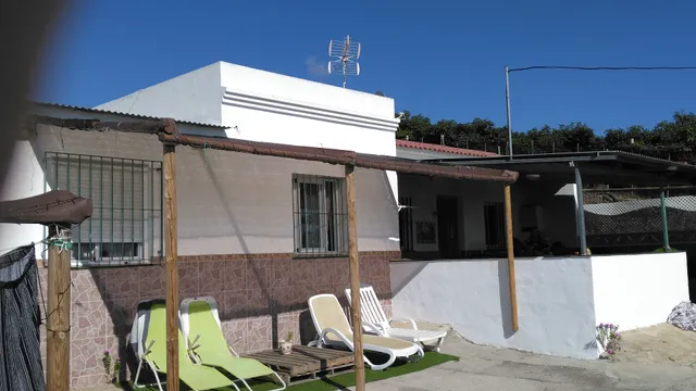 Lovely sea mountain views cottage