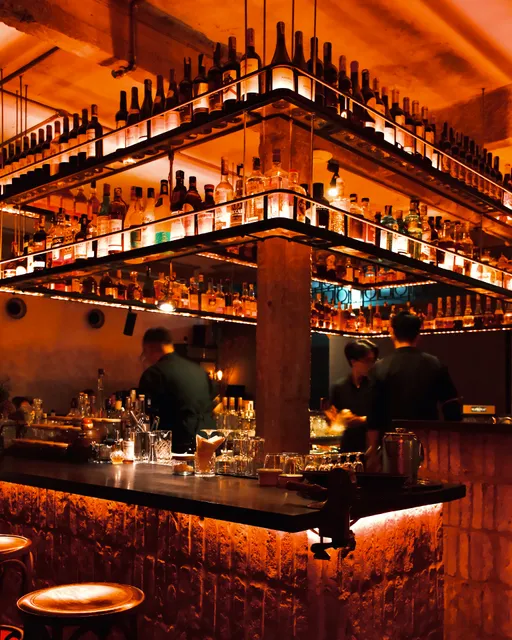 Off-dry Cocktail & Wine Bar