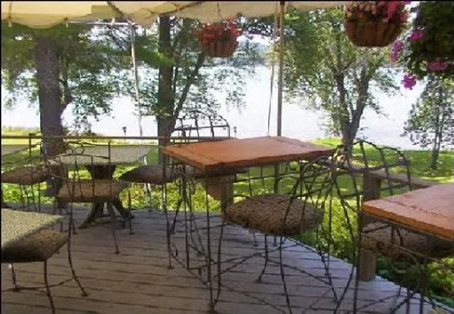 The Lake House Restaurant & Lodge