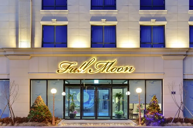 Full Moon Hotel