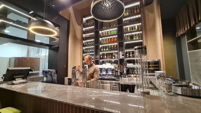 Nikis | Restaurant - Café - Bar