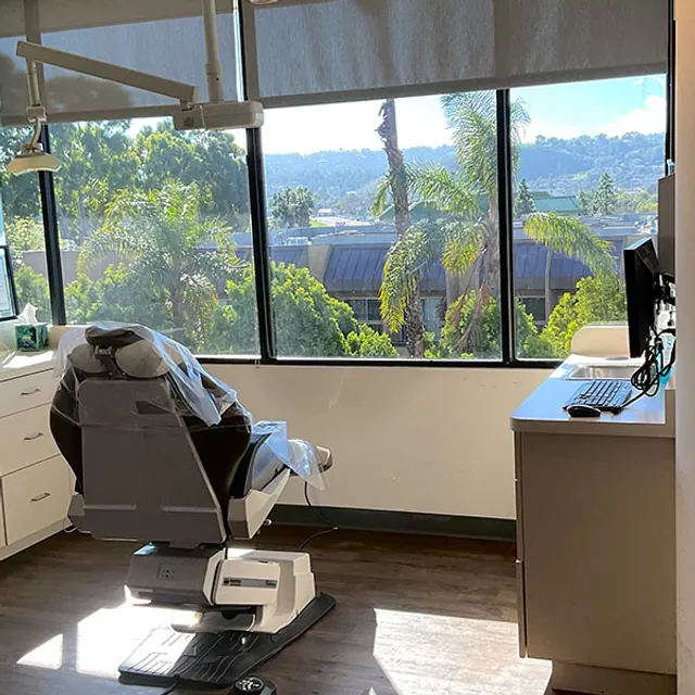 Dental Art of South Bay: Dana Samet, DDS