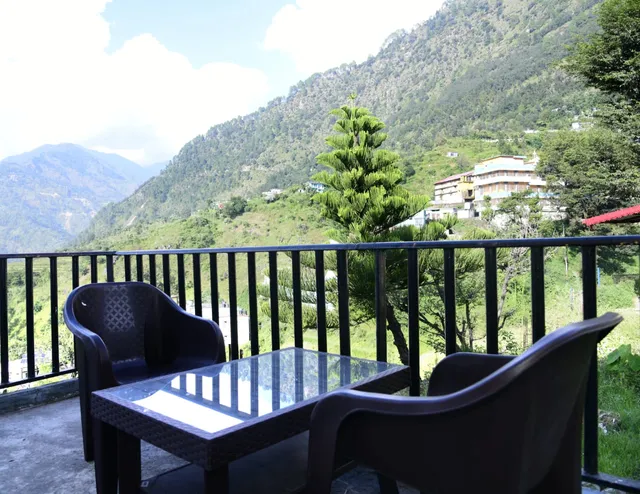 Hotel Himalayan Heights Hotel and Restaurant.Ukhimath
