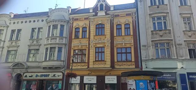 Red @ black appartments