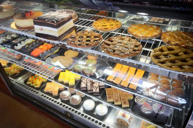 Pinecrest Bakery - Pinecrest