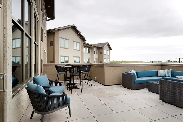 ClubHouse Hotel & Suites