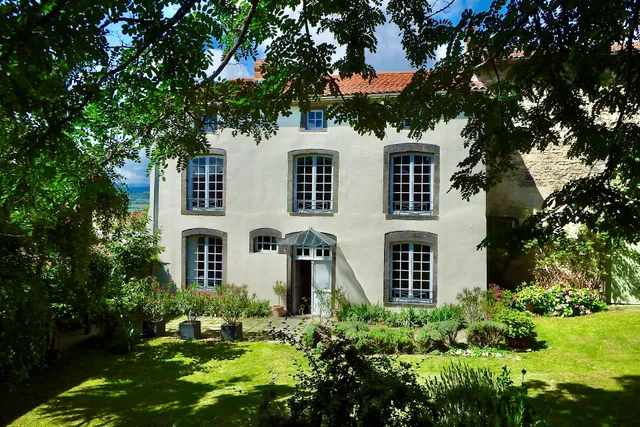 MAISON 1780 - Chambres et Table d'Hôtes de Charme en Auvergne
