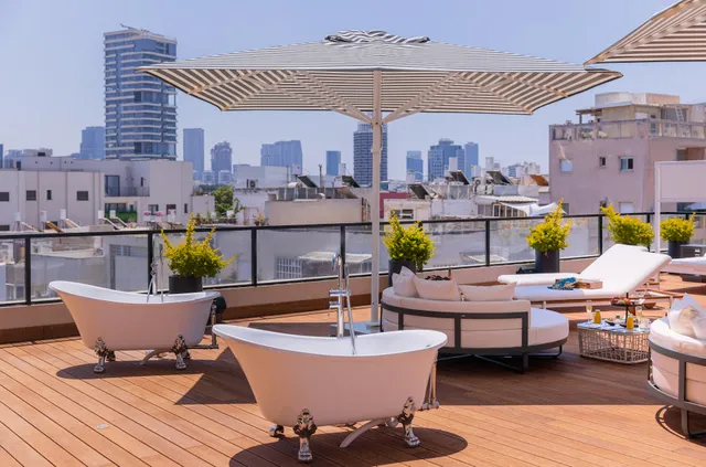 דברה בראון | Debrah Brown by Brown Hotels