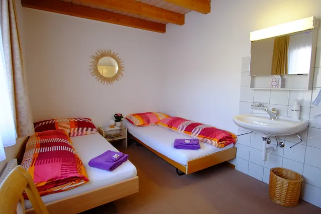 Ferienzimmer Zülli – Bed & Breakfast in Erlach am Bielersee